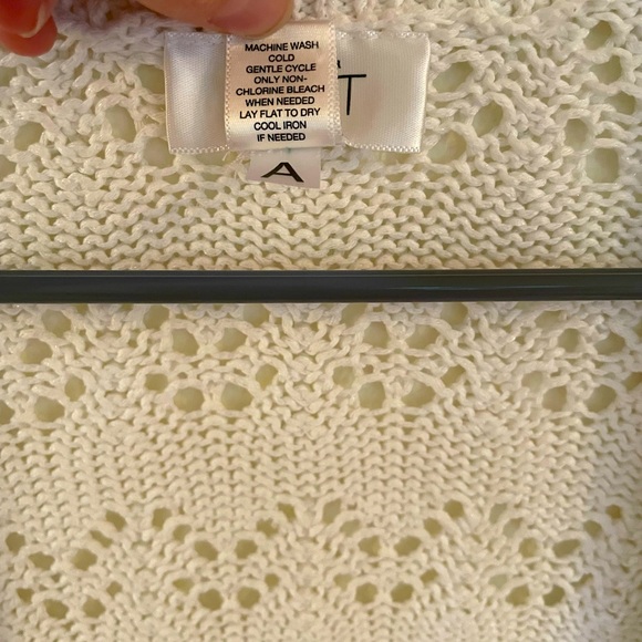 Ann Taylor Loft White Crochet Sleeveless Sweater - Picture 4 of 7